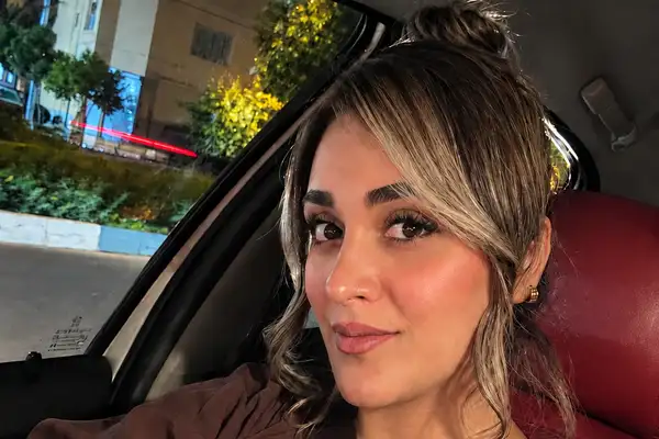 آرزو منوچهری، شهروند ساکن شیراز، به هشت سال زندان محکوم شد