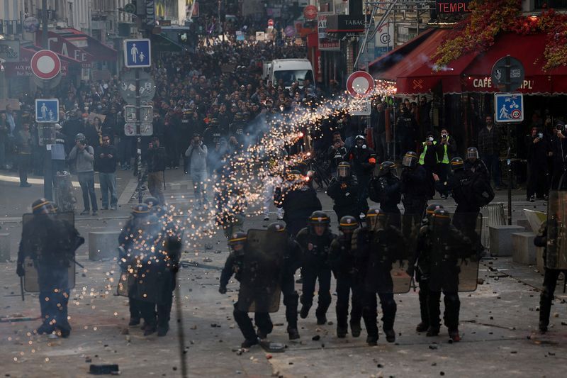 French riot police run amid clashes with protesters in Paris as part of nationwide protests against the cost of living and rising fuel prices called by the "Yellow Vests" movement, joined by French high school and university students, teachers and parents demanding better school conditions and government action, as well as labour unions, workers, farmers and retirees, France, October 17, 2026. REUTERS/Abdul Saboor