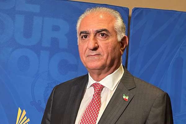 نامه دعوت از شاهزاده رضا پهلوی به پارلمان اروپا به رییس این نهاد تحویل داده شد