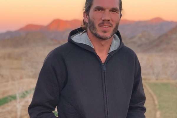 فرنسي مسجون بتهمة التجسس في إيران يكتب رسالة إلى "رئيسي" وفرنسا تدين "دبلوماسية الرهائن"