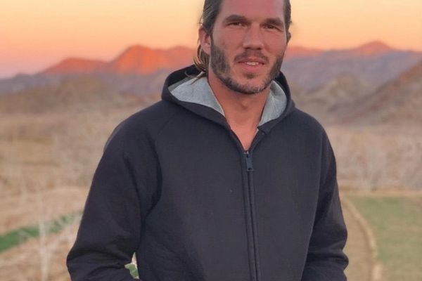 فرنسي مسجون بتهمة التجسس في إيران يكتب رسالة إلى "رئيسي" وفرنسا تدين "دبلوماسية الرهائن"