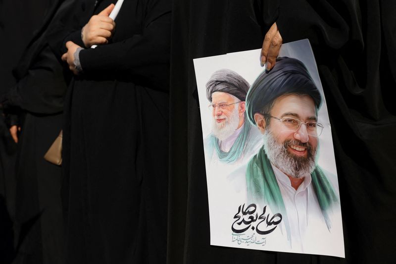 روزنامه همشهری انتشار صدای مجتبی خامنه‌ای را تهدیدی امنیتی جلوه داد