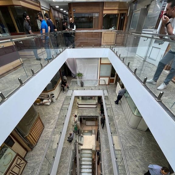 احسان خاندوزی، وزیر اقتصاد: رئیسی دستور داد دغدغه اخیر طلافروشان مورد رسیدگی قرار بگیرد