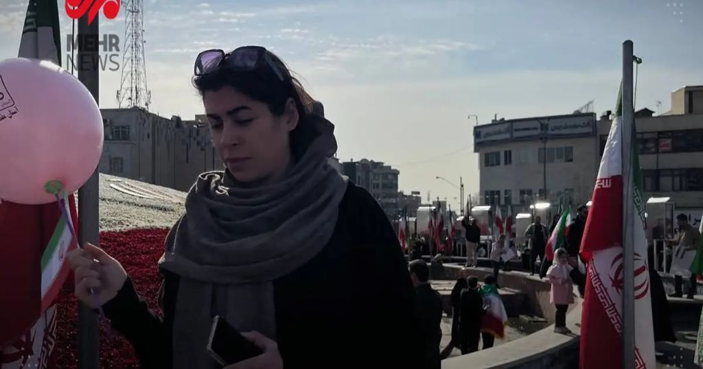 "كن معنا وافعل ما شئت".. شعار النظام الإيراني في "احتفالات انتصار الثورة"