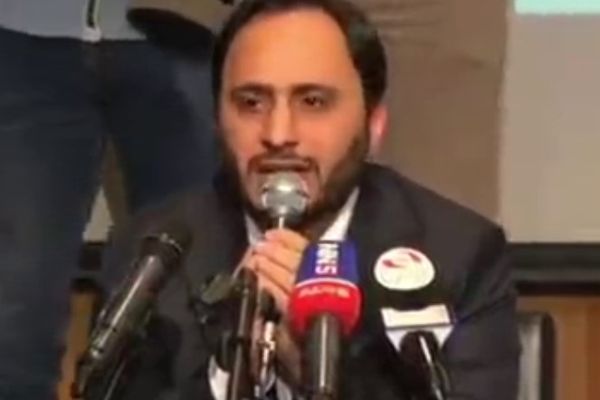 طلاب جامعة في طهران يمنعون المتحدث باسم الحكومة الإيرانية من الكلام: "لا نريد ضيفا قاتلاً"