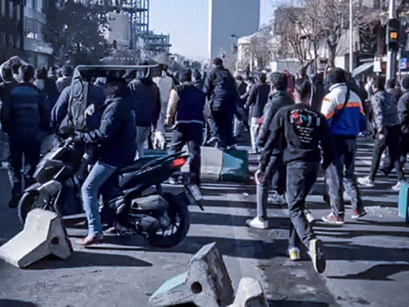 استقرار گسترده نیروهای حکومتی در چند شهر همزمان با اعتصاب بازاریان تهران و اصفهان