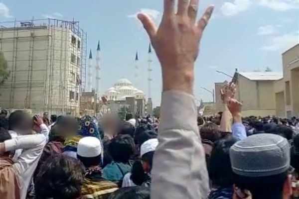 في الجمعة 33 لاحتجاجات زاهدان.. المتظاهرون يطالبون بإسقاط "جمهورية الملالي ونظام الإعدام"