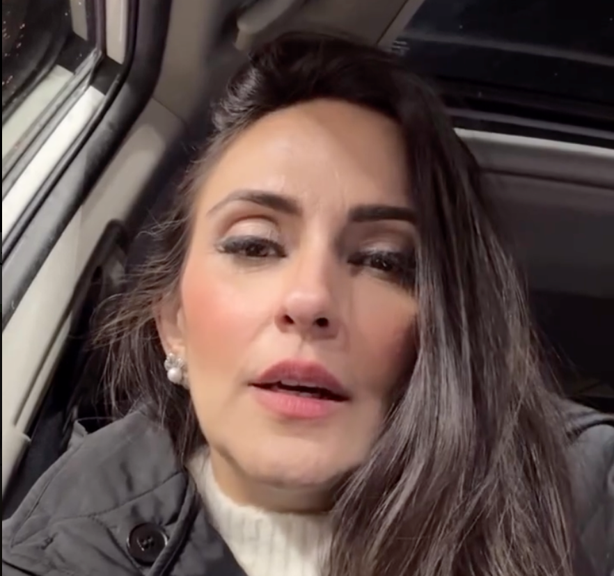 مغنية إيرانية تنتقد صمت الفنانين تجاه قمع أصوات النساء 