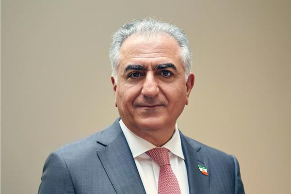 ولي عهد إيران السابق يحث مواطني بلاده لإظهار معارضتهم للنظام تزامنا مع " آخر أربعاء"
