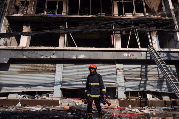 در پی کشته شدن یک کنشگر سرشناس، چند شهر بنگلادش صحنه اعتراضات خشونتآمیز شد