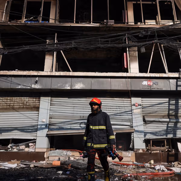 در پی کشته شدن یک کنشگر سرشناس، چند شهر بنگلادش صحنه اعتراضات خشونتآمیز شد