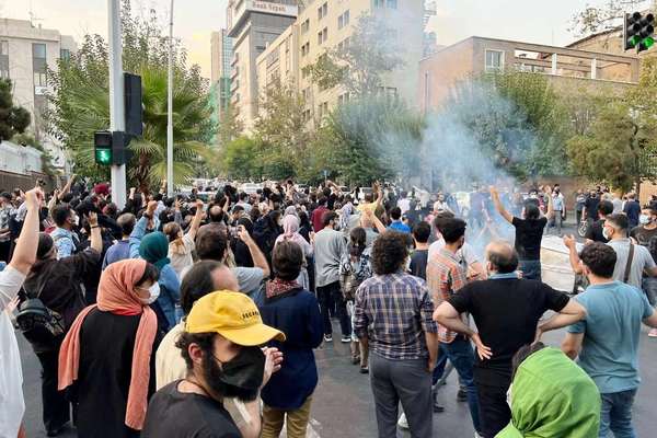 إيران تلمّح إلى تعديل قانون الاحتجاجات.. استعدادًا لاضطرابات محتملة