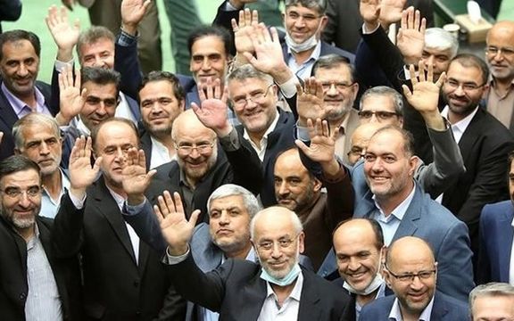 مصوبه مجلس برای فروش بیش از چهار میلیارد یورو نفت خام توسط «اشخاص» برای بودجه نظامی