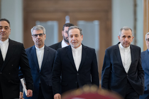 "أكسيوس": إيران تبعث برسالة إلى واشنطن لبدء مفاوضات اتفاق نووي جديد عبر وسطاء أوروبيين