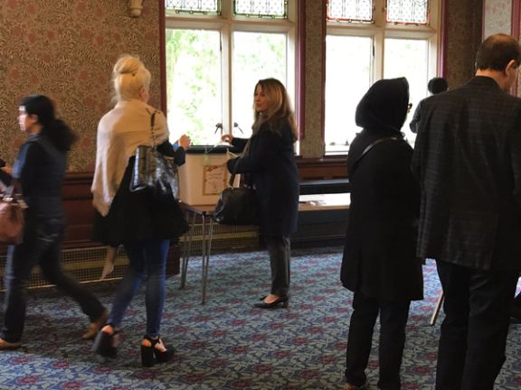 بنابر اعلام ستاد انتخابات ایرانیان خارج کشور به جلیلی بیش از پزشکیان رای دادند