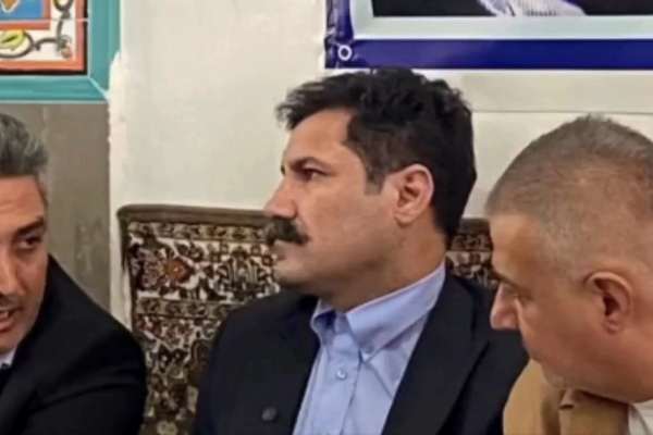 مساعد الرئيس الإيراني يلتقي متهما باغتيالات سياسية وبالإتجار في المخدرات