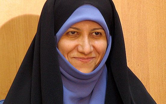 مقام بسیج اساتید: زن باید کنار مرد باشد و مرد مسئولیت او را بر عهده بگیرد