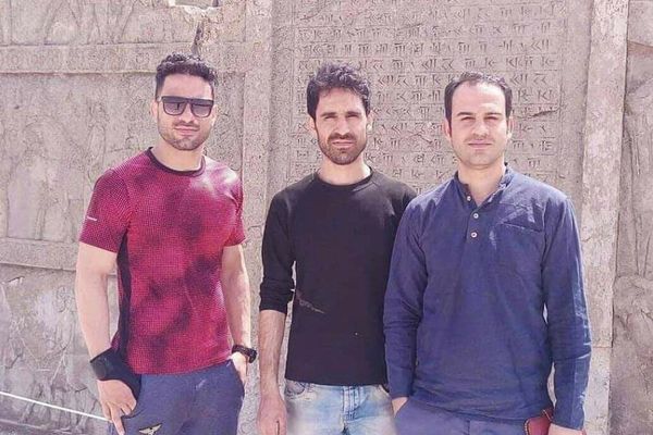 مسؤولو سجن في إيران يطلقون النار على أقارب معتقل اعترضوا على تعذيب ابنهم