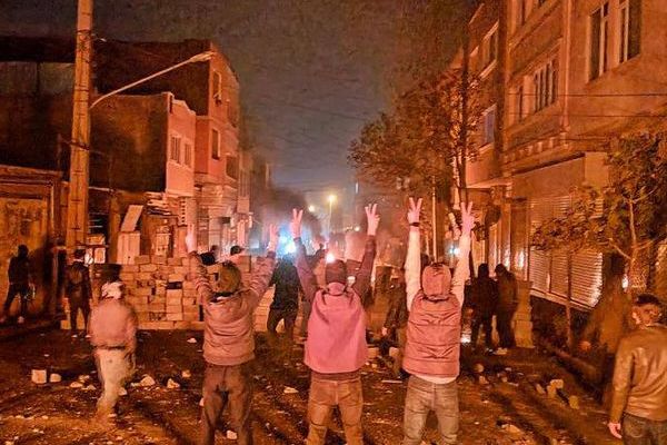 محافظات الاحتجاجات الشعبية تسجل أدنى مشاركة في الانتخابات الرئاسية الإيرانية