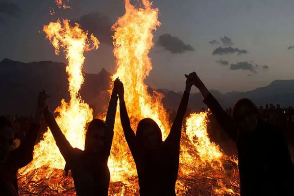 رغم معارضة النظام والهجمات الأمنية.. احتفالات شعبية واسعة بالسنة الإيرانية الجديدة