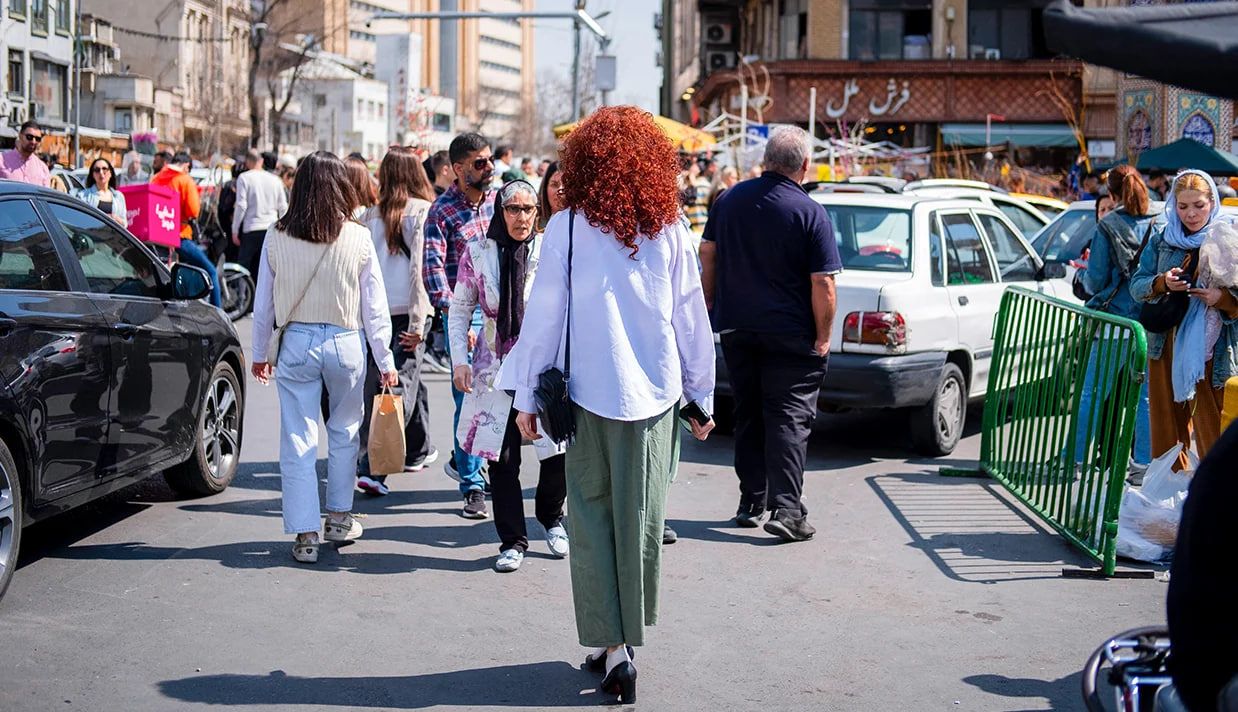 از ترس تا رهایی؛ زنان از اولین تجربه بیرون رفتن بدون حجاب اجباری گفتند