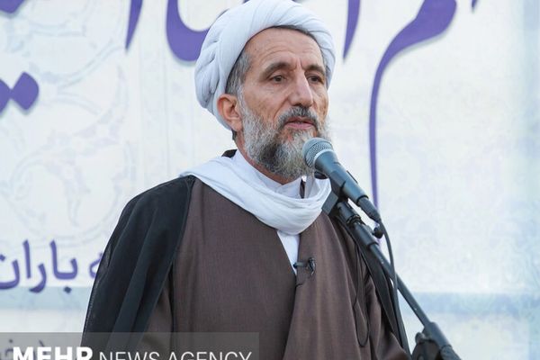 نماینده خامنهای در نماز باران: اگر دلهایمان را صاف کنیم باران میبارد