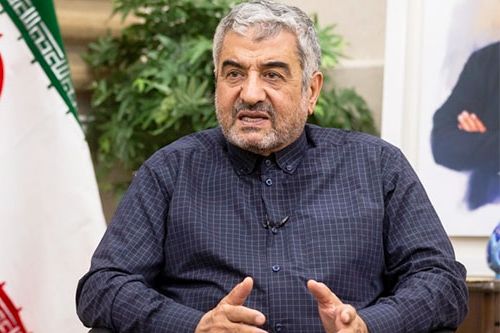 فرمانده کل پیشین سپاه: اسرائیل فروردین به یک پایگاه نظامی در اصفهان تعدادی موشک زد