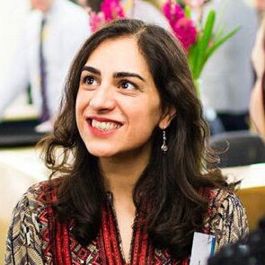 ارس امیری، کارمند شورای فرهنگی بریتانیا که در ایران زندانی بود به بریتانیا برگشت