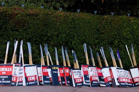 فیلمنامهنویسان هالیوود به توافقی برای پایان اعتصاب ۵ ماهه دست یافتند