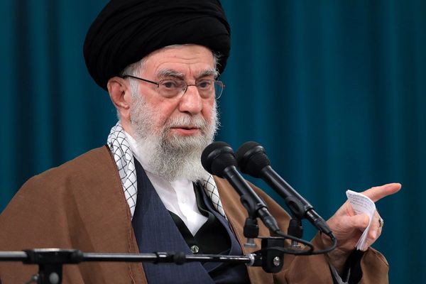 صحيفة الحرس الثوري تدافع عن رفض خامنئي للاستفتاء العام وتصريحاته "المهينة للشعب"
