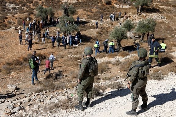 جلوگیری از دسترسی کشاورزان فلسطینی به مزارع زیتون، نزدیکی رامالله در کرانه باختری، ۲۹ مهر