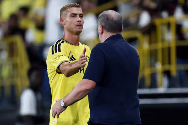درگیری لفظی پوستکوگلو با خبرنگار در دفاع از رونالدو، پس از شکست سنگین النصر