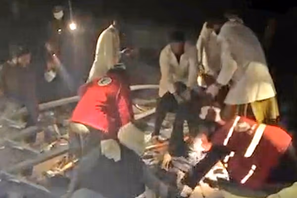 طالبان گفت ۴۰۰ نفر در حمله پاکستان به بیمارستانی در کابل کشته شدند، اما پاکستان تکذیب کرد