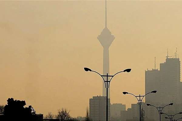 تلوث الهواء وفشل المسؤولين.. يتسببان في وفاة 45 ألف إيراني سنويا