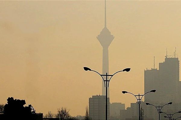 تلوث الهواء وفشل المسؤولين.. يتسببان في وفاة 45 ألف إيراني سنويا