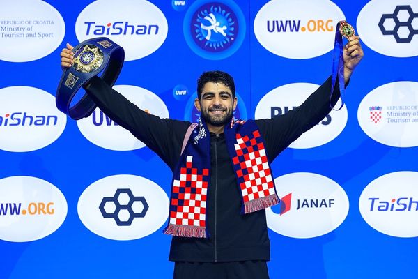 استقلال و پرسپولیس در لیگ برتر کشتی ایران تیمداری میکنند