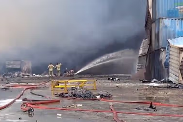 مدير "حماية البيئة" في هرمزغان: التلوث الناتج عن الانفجار لم يدخل المياه الخليجية