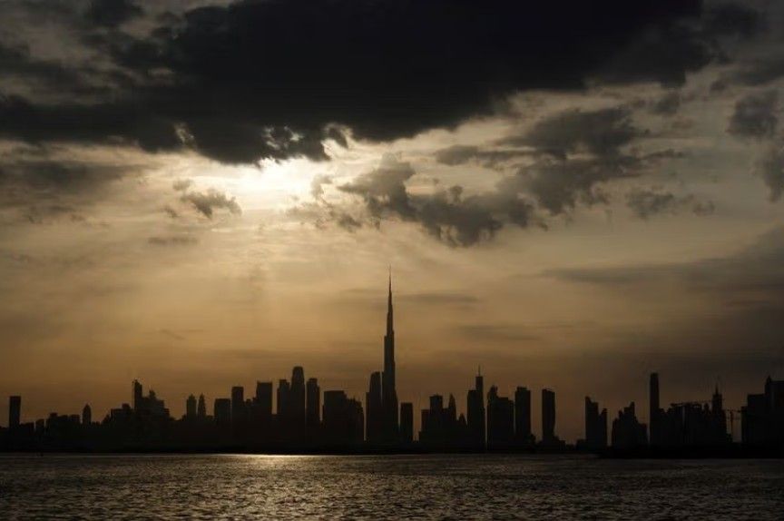 امارات متحده عربی اعلام کرد که در پی رهگیری یک موشک در ابوظبی، دو نفر کشته شدند