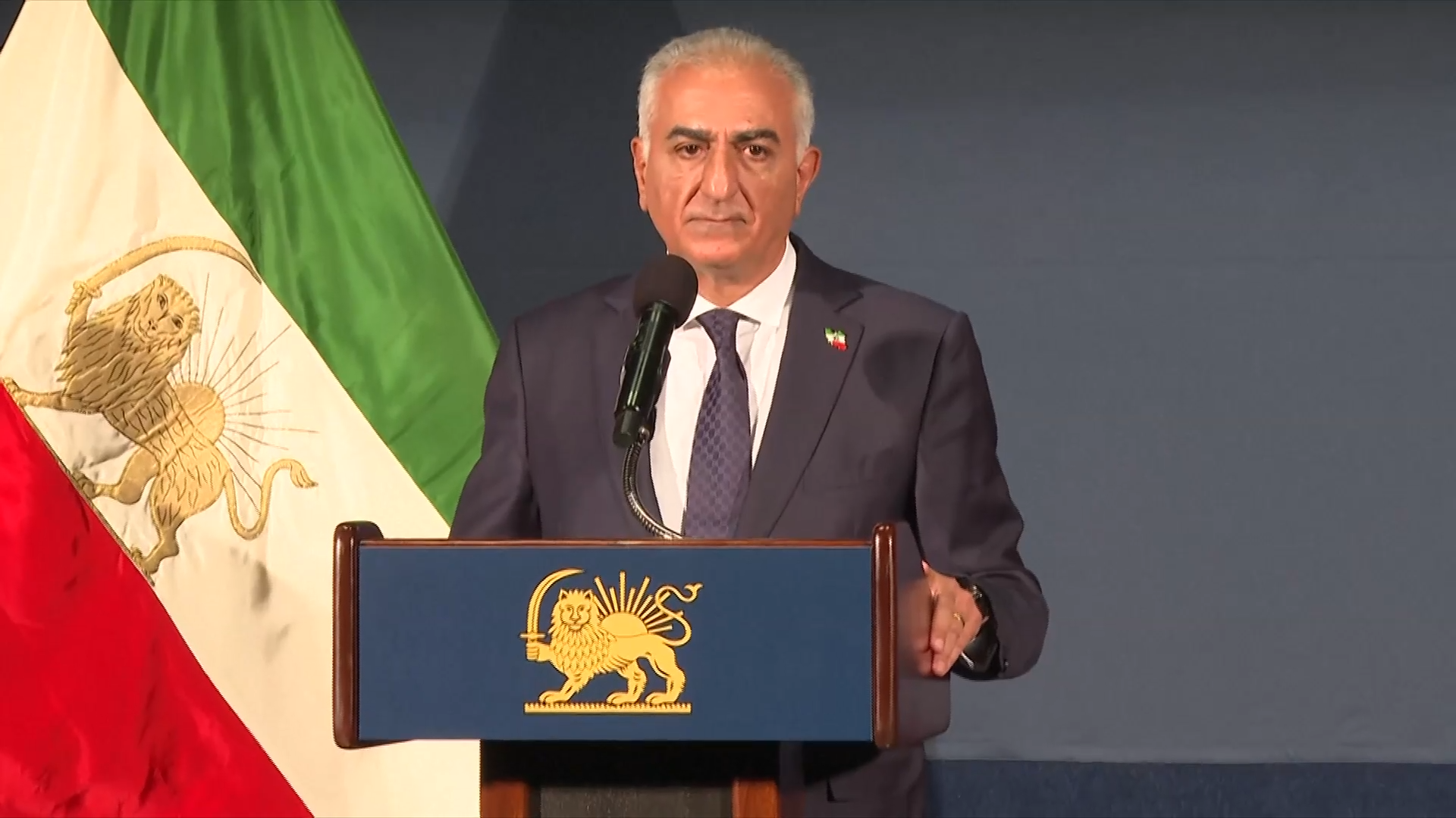 شاهزاده رضا پهلوی: جمهوری اسلامی در یک قدمی سقوط است