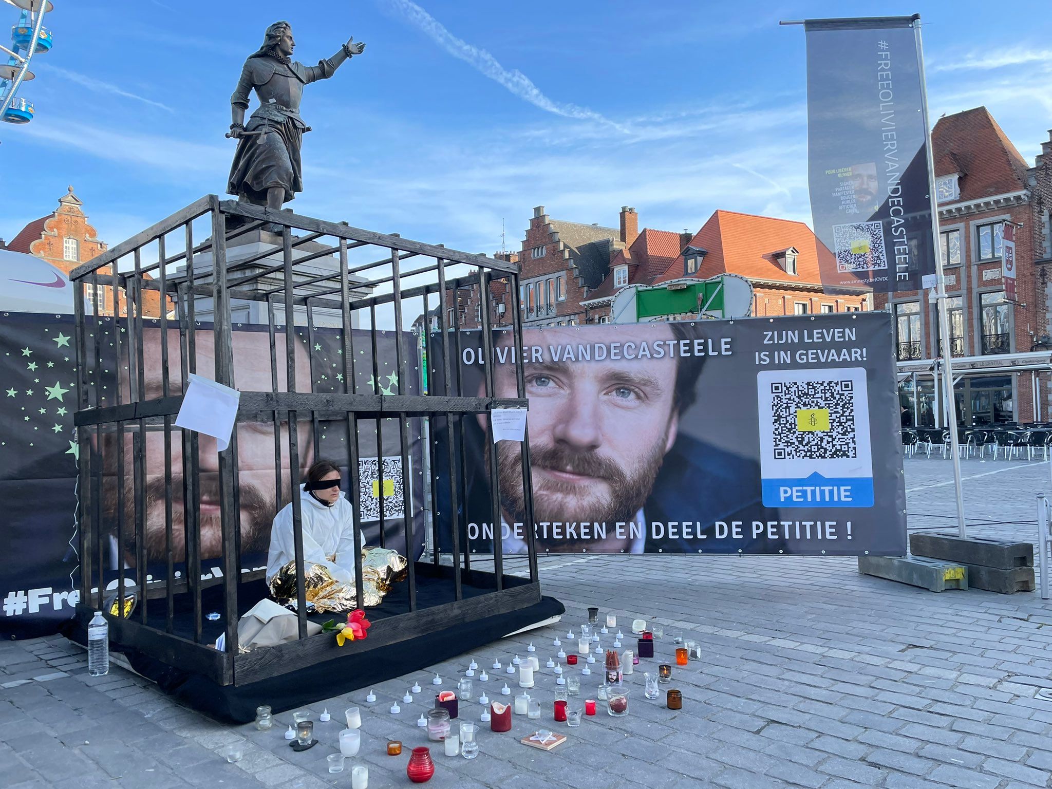 اعتراض نمادین؛ دخترخوانده‌ امدادگر بلژیکی زندانی در ایران خود را در یک سلول کوچک حبس کرد