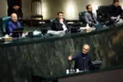 وسط غموض بشأن موافقة مجتبى خامنئي.. الرئيس الإيراني يرشّح خبير صواريخ وزيرًا للدفاع