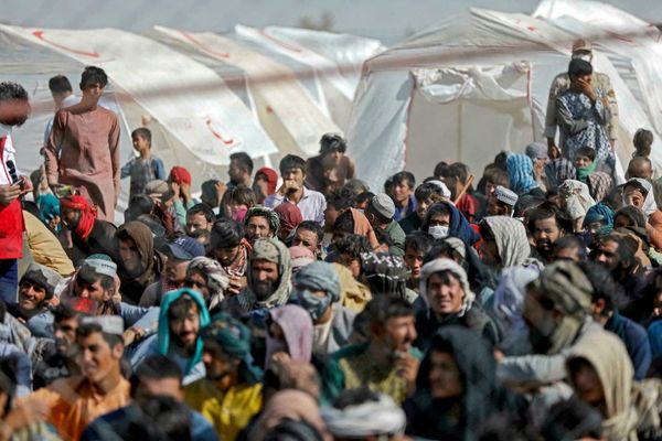 "العفو الدولية": قتل وتعذيب واعتقال تعسفي للاجئين الأفغان في إيران وتركيا