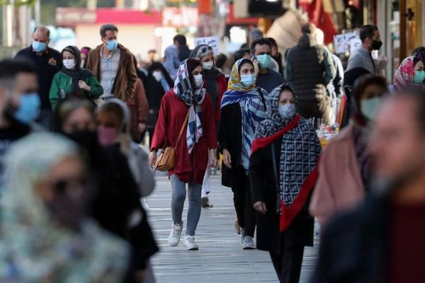 وزير الصحة الإيراني: أعلنّا حالة التأهب في المراكز الطبية لمواجهة موجة سلالة أوميكرون