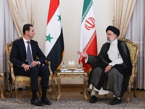 Syrian President Bashar al-Assad (left) and Iranian President Ebrahim Raisi in Tehran