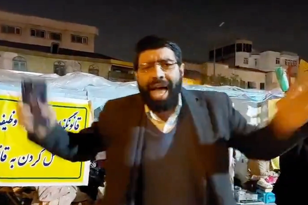 إنهاء اعتصام أنصار الحجاب الإجباري أمام البرلمان الإيراني.. بتدخل أمني