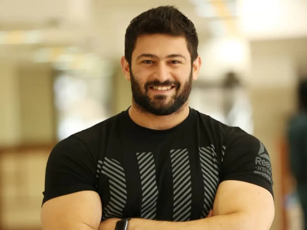 مقتل بطل كمال أجسام إيراني خلال احتجاجات بمدينة "رشت"