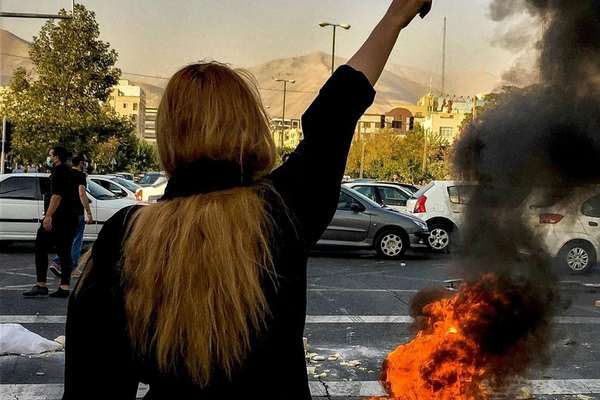 "هيومان رايتس ووتش": النظام الإيراني يستخدم "القوة القسرية المميتة" في قمع الإيرانيين