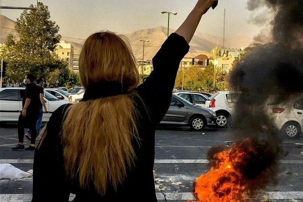 "هيومان رايتس ووتش": النظام الإيراني يستخدم "القوة القسرية المميتة" في قمع الإيرانيين