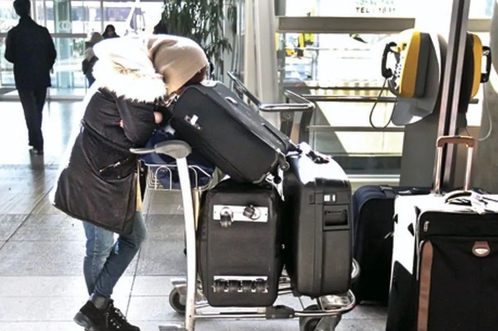 هراس از  بازداشت و فروش‌ شتاب‌زده دار و ندار؛ روایت ایرانیان از موج خروج از کشور پس از جنگ