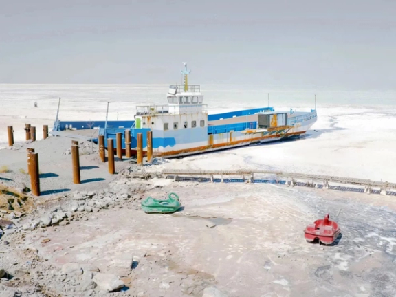 کاهش ۹۸ درصدی حجم آب، مرگ دریاچه ارومیه را رقم میزند